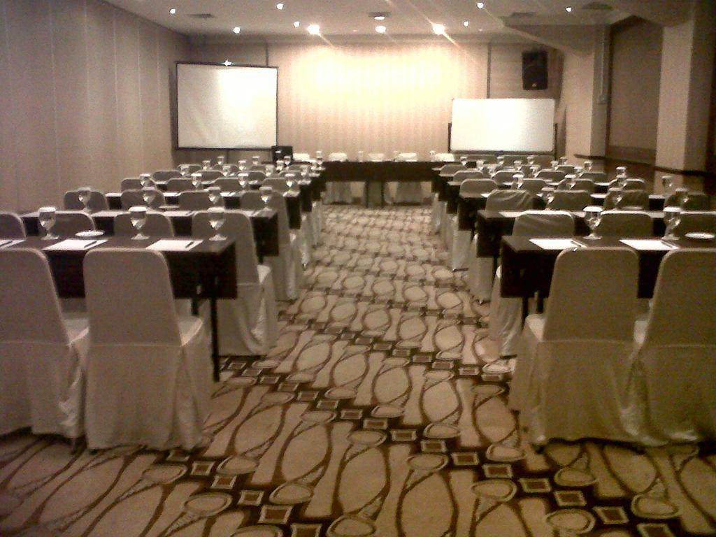 Hotel Baron Indah Surakarta  Экстерьер фото