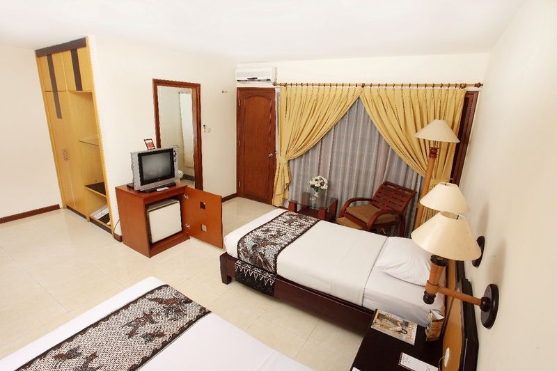 Hotel Baron Indah Surakarta  Экстерьер фото