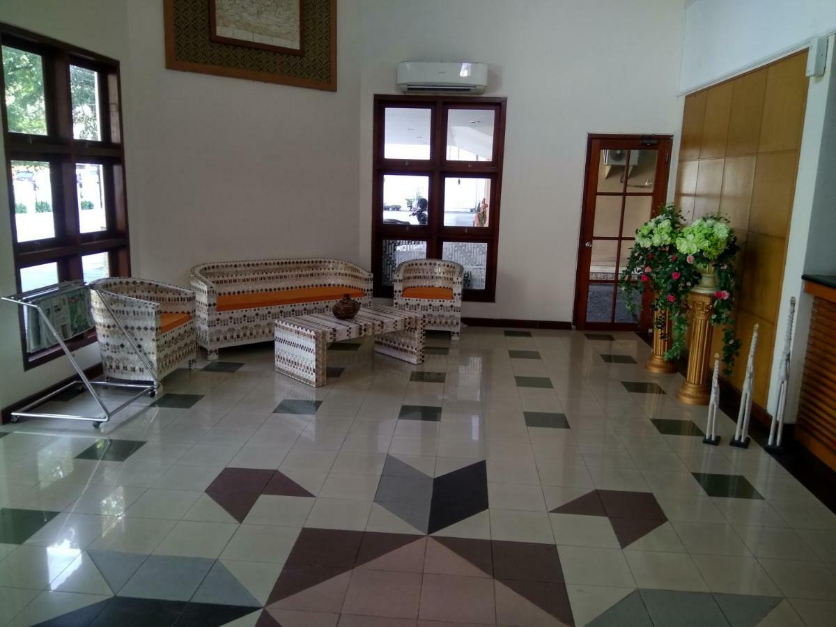 Hotel Baron Indah Surakarta  Экстерьер фото